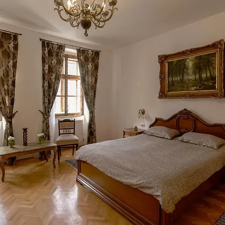 Illo Tempore - Ultracentral Apartment *